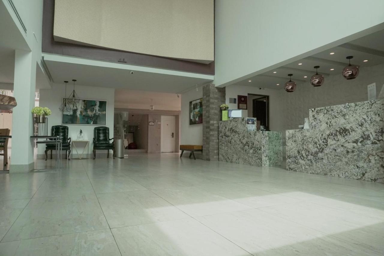Western Colón 3*